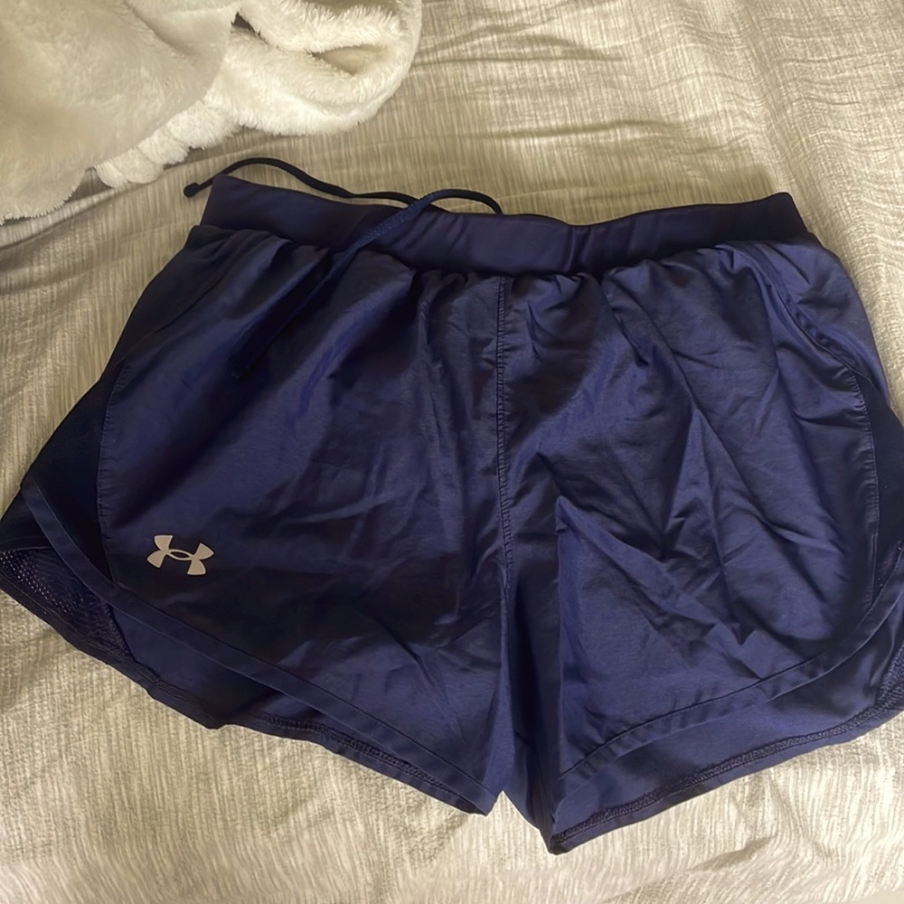 Barely worn underarmor shorts. Size medium